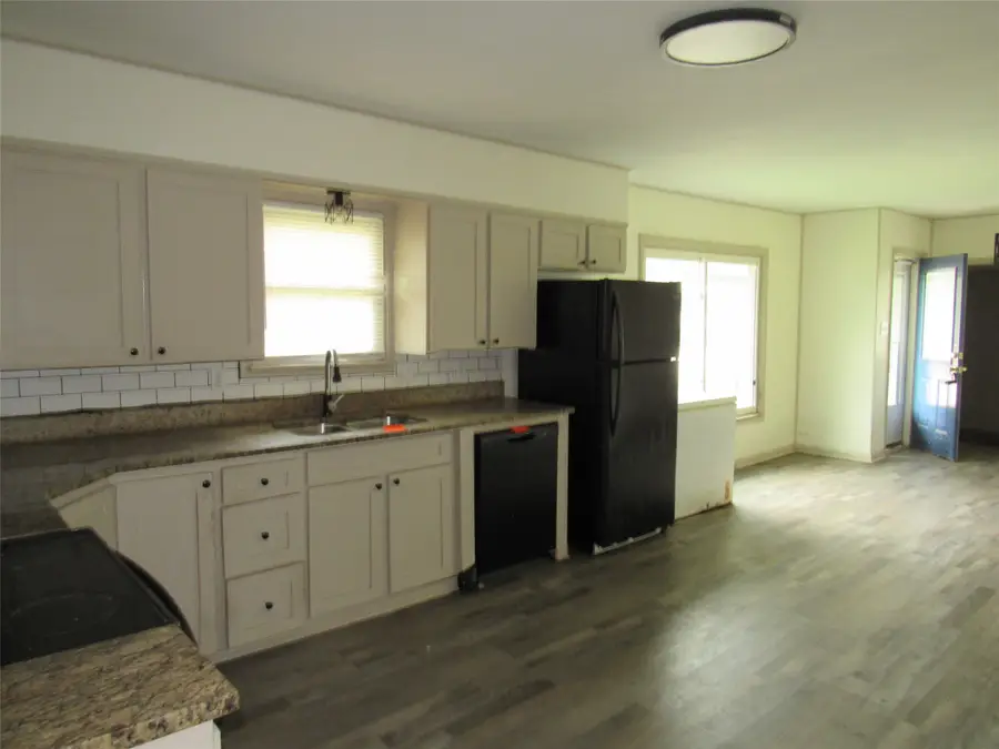 218 N Pearl Street, Mart, TX 76664 - #3