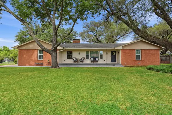 1216 Hilltop Drive, Cleburne, TX 76033