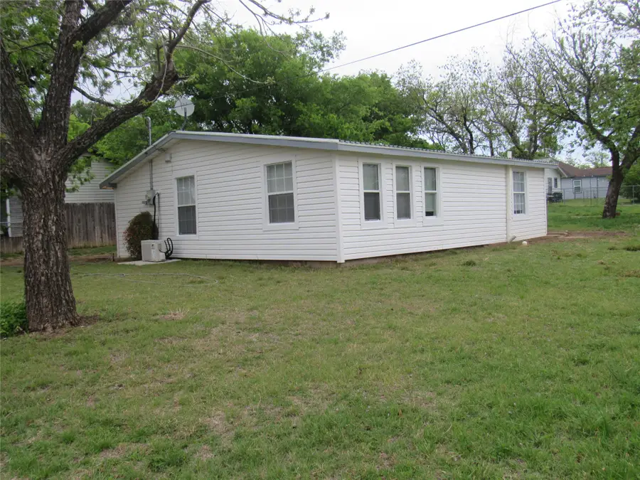 303 S Lennox Street, Stephenville, TX 76401 - #2