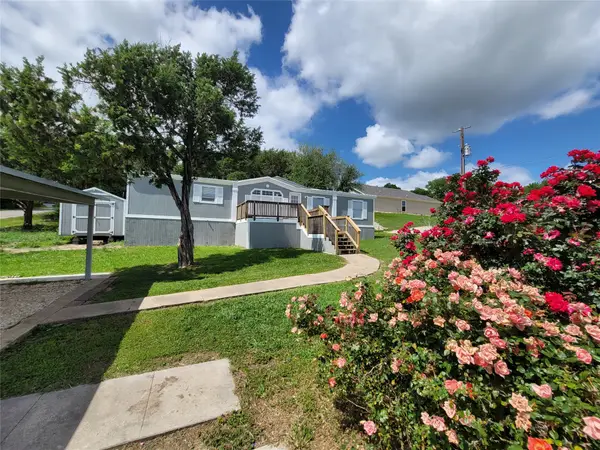 902 Devil's River Drive, Granbury, TX 76048