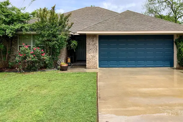 2409 W Walker Street, Denison, TX 75020