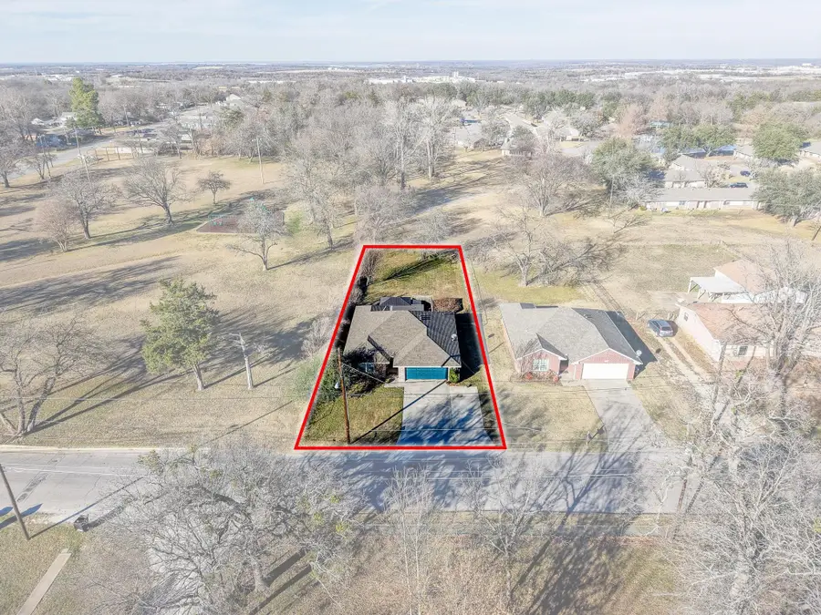 2409 W Walker Street, Denison, TX 75020 - #2