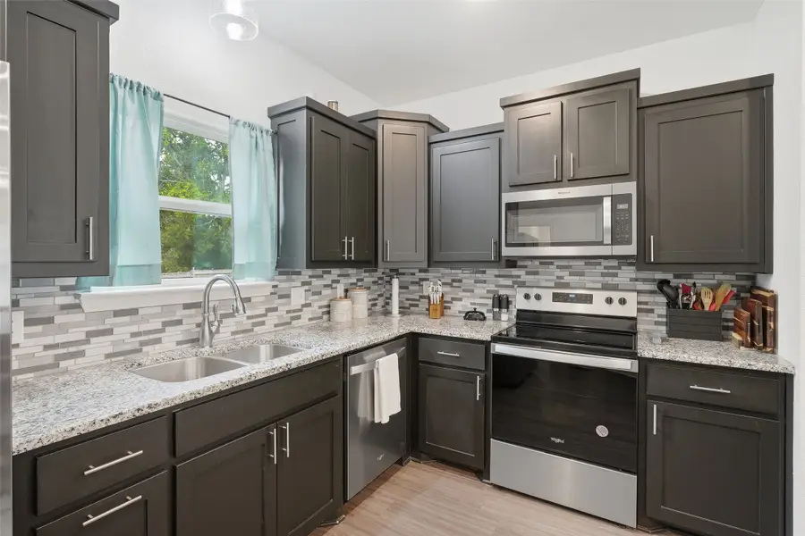 304 W Greenwood Avenue, Bowie, TX 76230 - #2