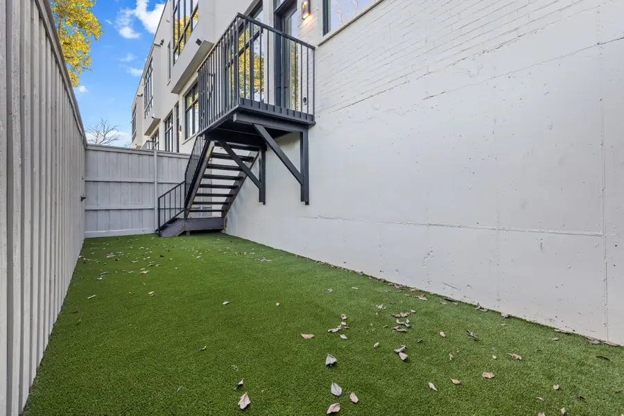 610 N Oak Cliff Boulevard #302, Dallas, TX 75208 - #3