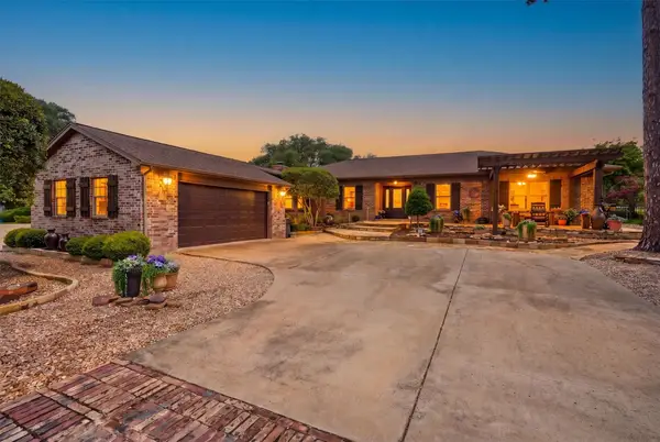 4016 Crescent Drive, De Cordova, TX 76049