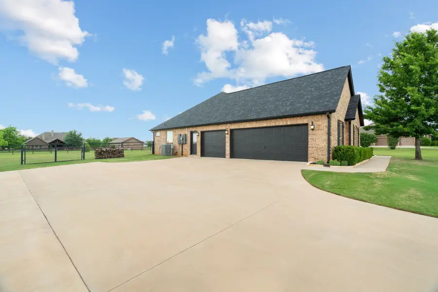 112 Eagle Moor Lane, Weatherford, TX 76087 - #2