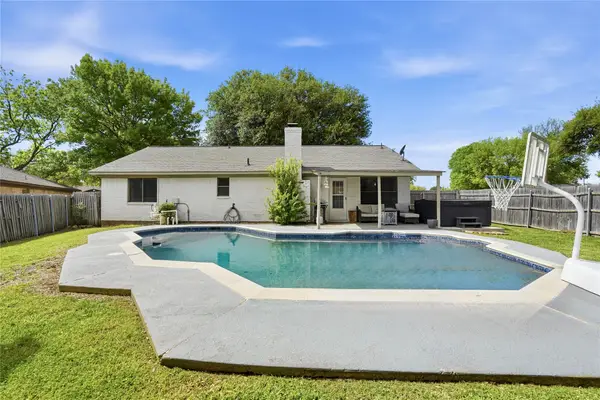 1701 Tobie Layne Street, Benbrook, TX 76126