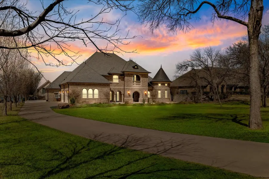 1904 W Emerald Bend Court, Granbury, TX 76049 - #2