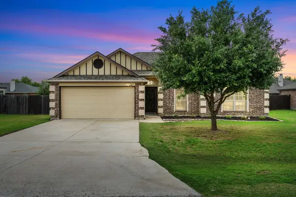 106 Poinsetta Drive, Palmer, TX 75152