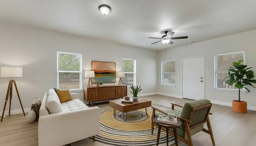 711 S 3rd Avenue E, Dawson, TX 76639 - #3