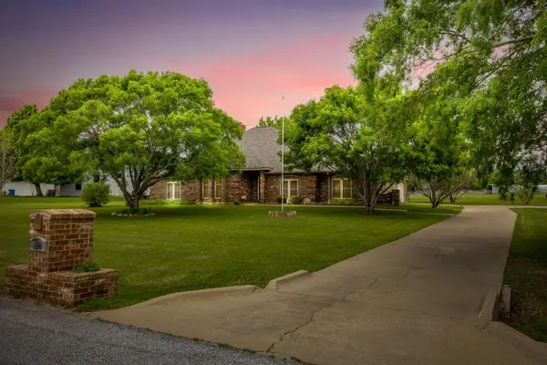 6100 Autumn Breeze Circle, Fort Worth, TX 76140