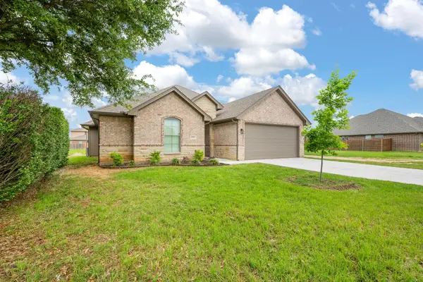 1707 Lakeway Drive, Cleburne, TX 76033