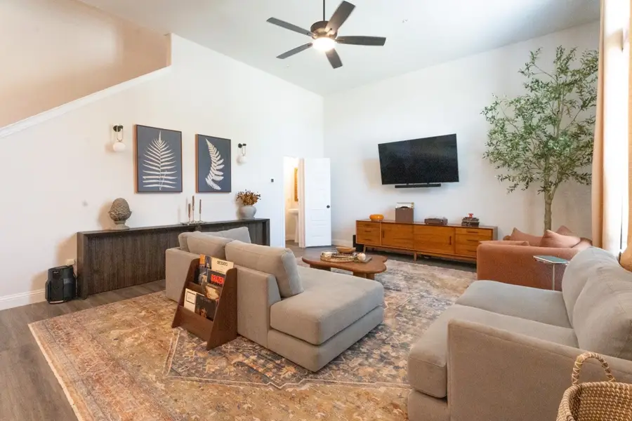 532 E 2nd Street, Irving, TX 75060 - #2