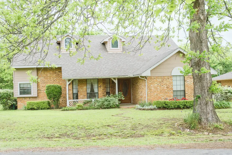 610 S Mill Street, Wolfe City, TX 75496 - #2