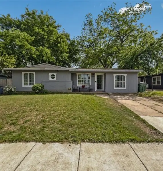 1310 E Inwood Drive, Arlington, TX 76010