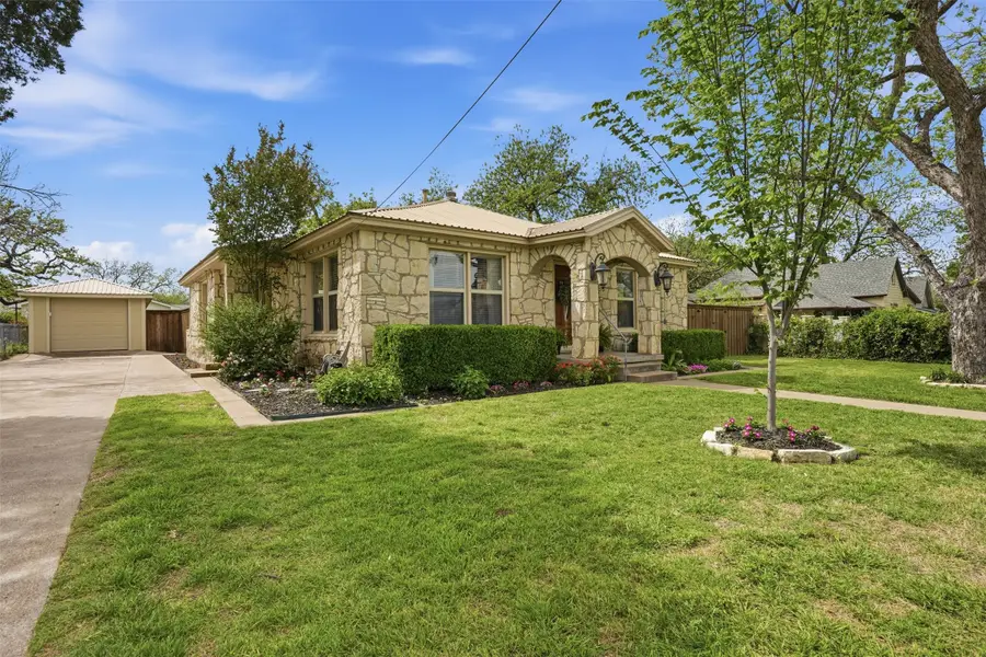 309 N Travis Street, Granbury, TX 76048 - #3