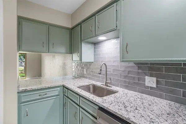 4314 Overlook Court, De Cordova, TX 76049