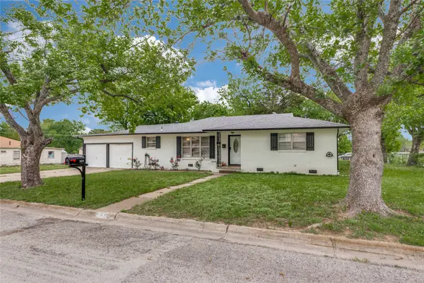 501 Lindsey Street, Bowie, TX 76230