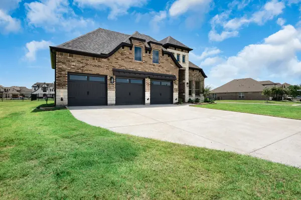 704 Proverbs Court, Heath, TX 75032