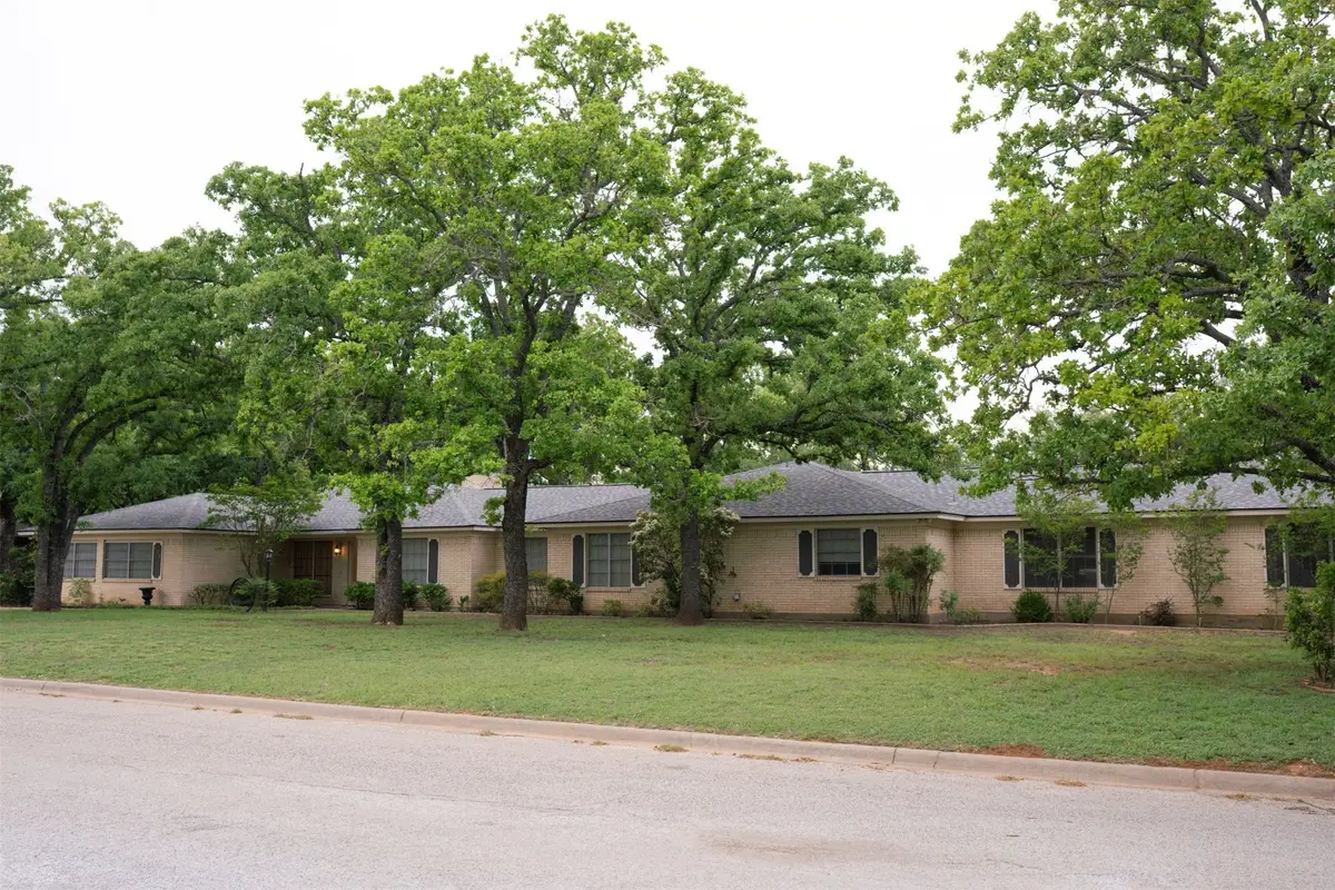 515 Crestwood Drive, Eastland, TX 76448 - #1