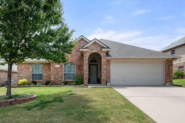 909 Mesquite Drive, Burleson, TX 76028