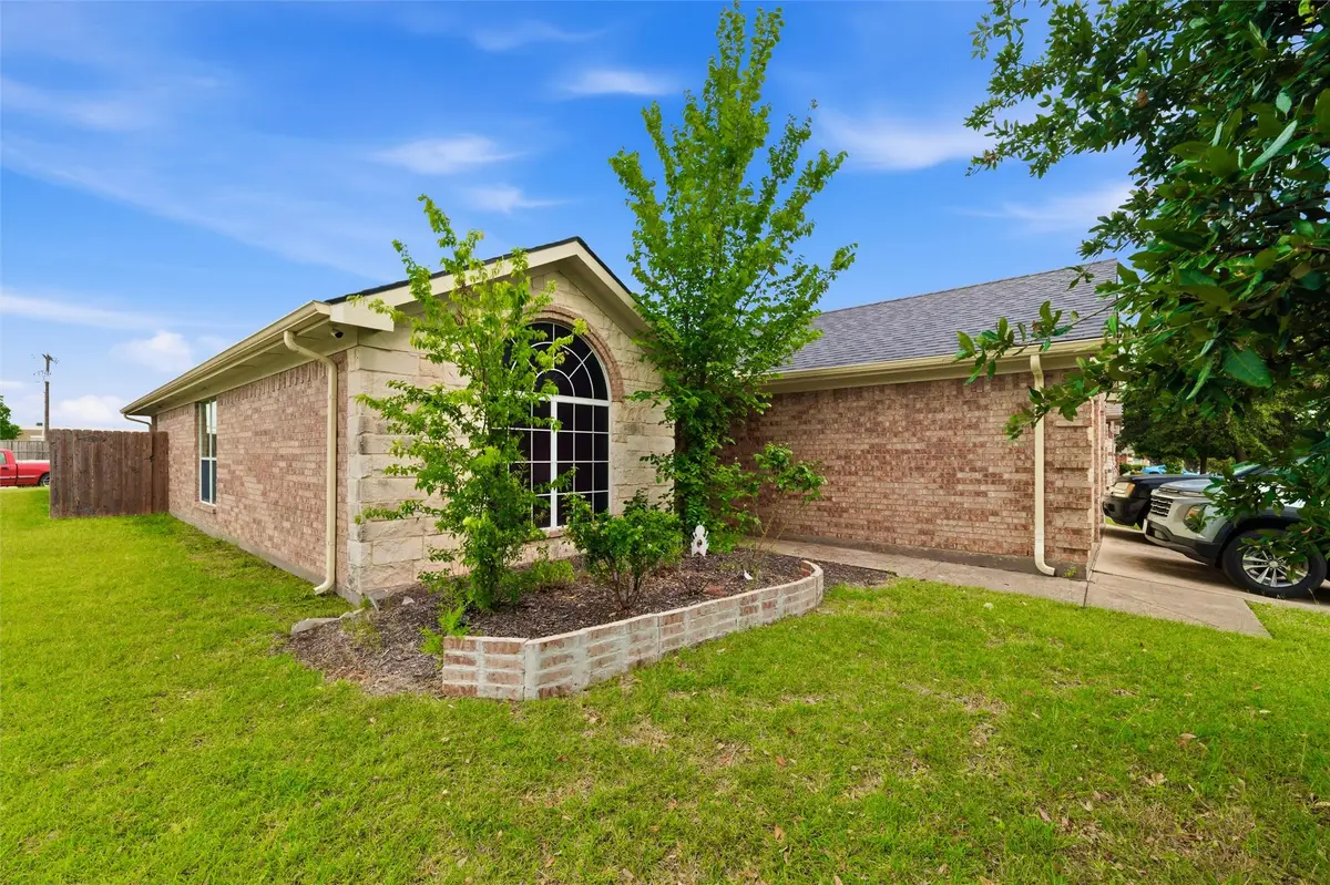 612 Owen Trail, Grand Prairie, TX 75051 - #1