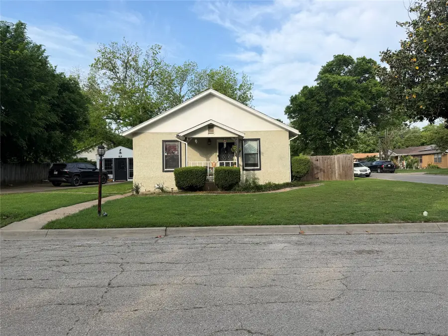 511 N Wood Street, Cleburne, TX 76033 - #2