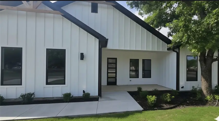 1106 East Sixth Street, Springtown, TX 76082 - #3