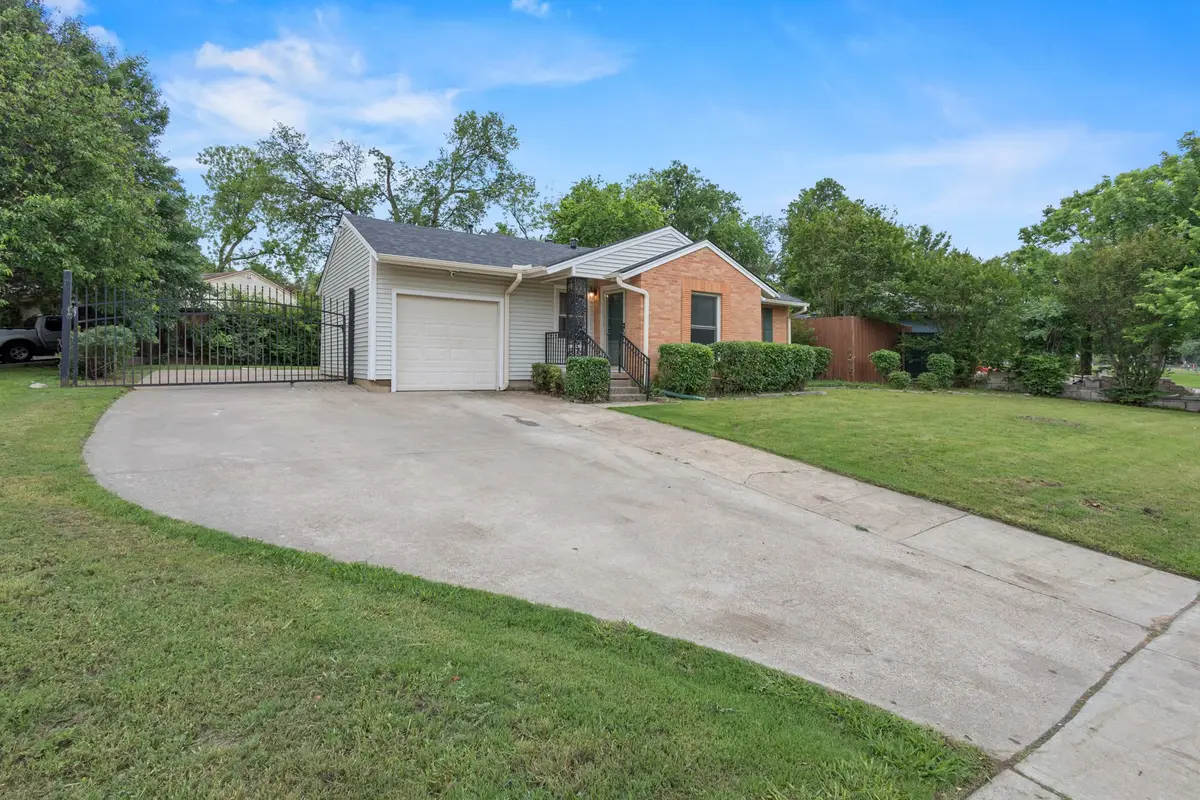 301 Meadowbrook Drive, Arlington, TX 76010 - #1