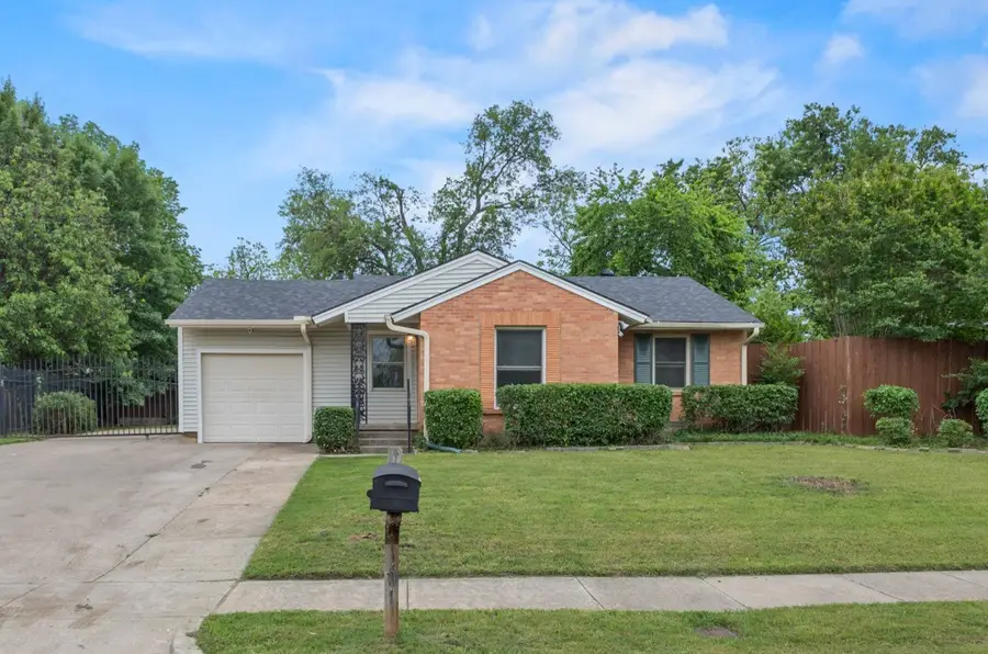 301 Meadowbrook Drive, Arlington, TX 76010 - #2
