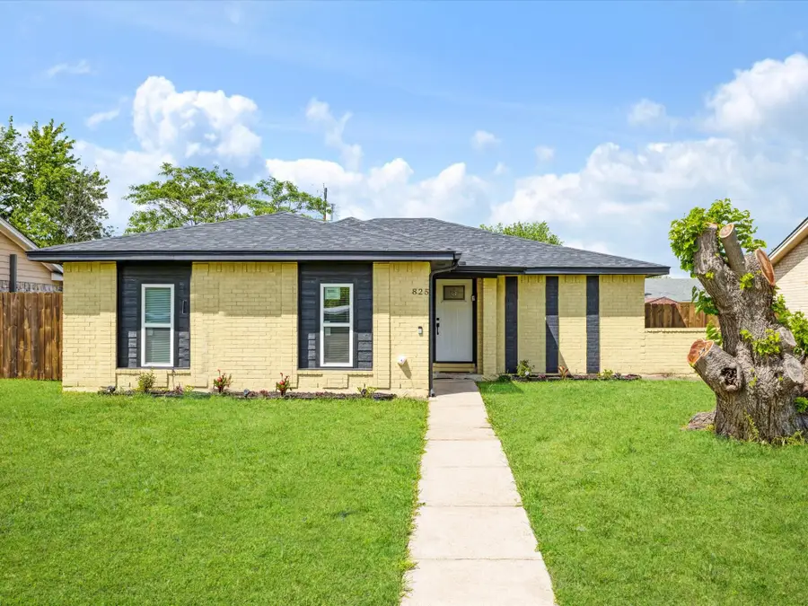 825 Cherry Hills Drive, Lancaster, TX 75134 - #2