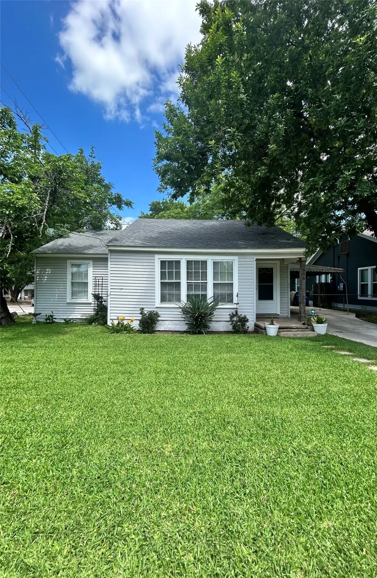 608 W Baldridge Street, Ennis, TX 75119 - #1