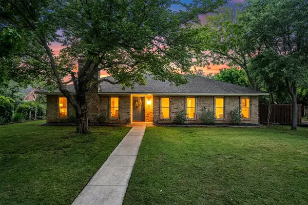 2 Whispering Circle, Hickory Creek, TX 75065