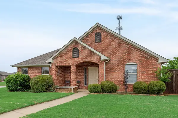828 Greenview Court, Aubrey, TX 76227