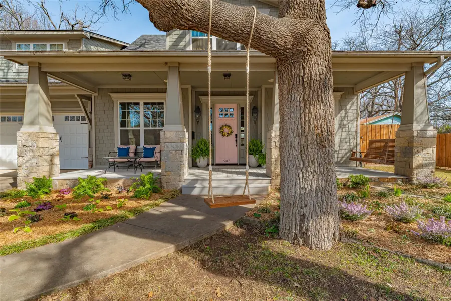 907 Cherry Street, Graham, TX 76450 - #2