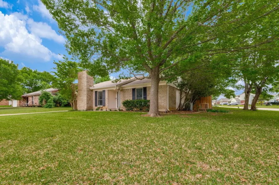 1041 S Riverside Drive, Grapevine, TX 76051 - #2
