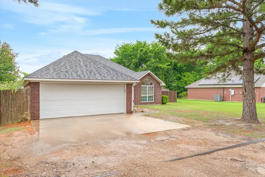 560 Washington Street, Van, TX 75790 - #2