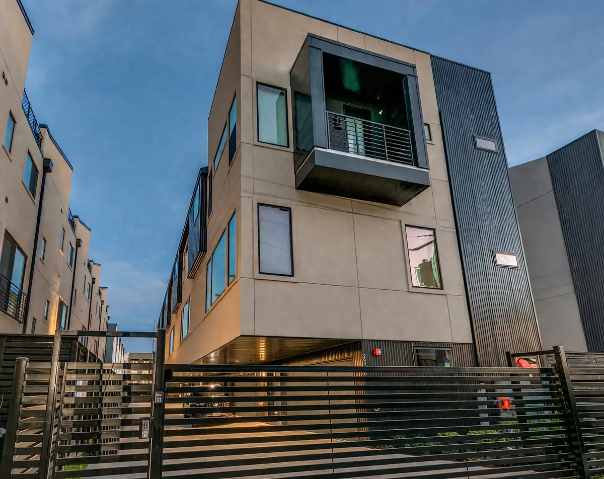 2908 Hawthorne Avenue #104, Dallas, TX 75219 - #1