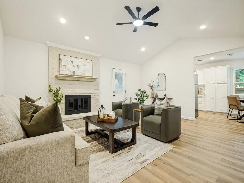 2105 Sagebrush Trail, Grapevine, TX 76051 - #1
