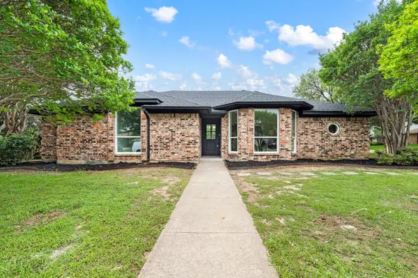 425 Marseille Drive, Hurst, TX 76054