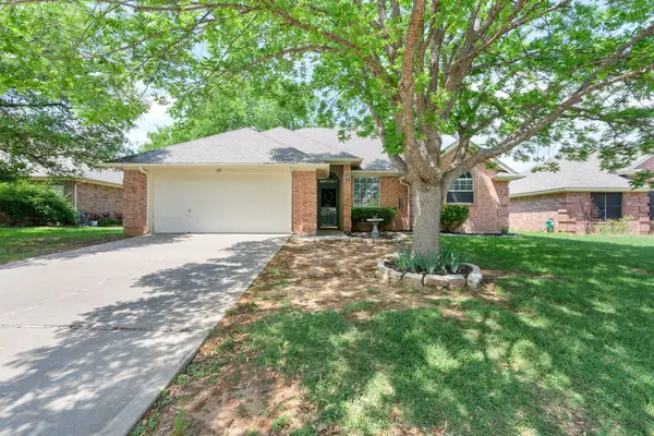 1516 Clover Lane, Granbury, TX 76048