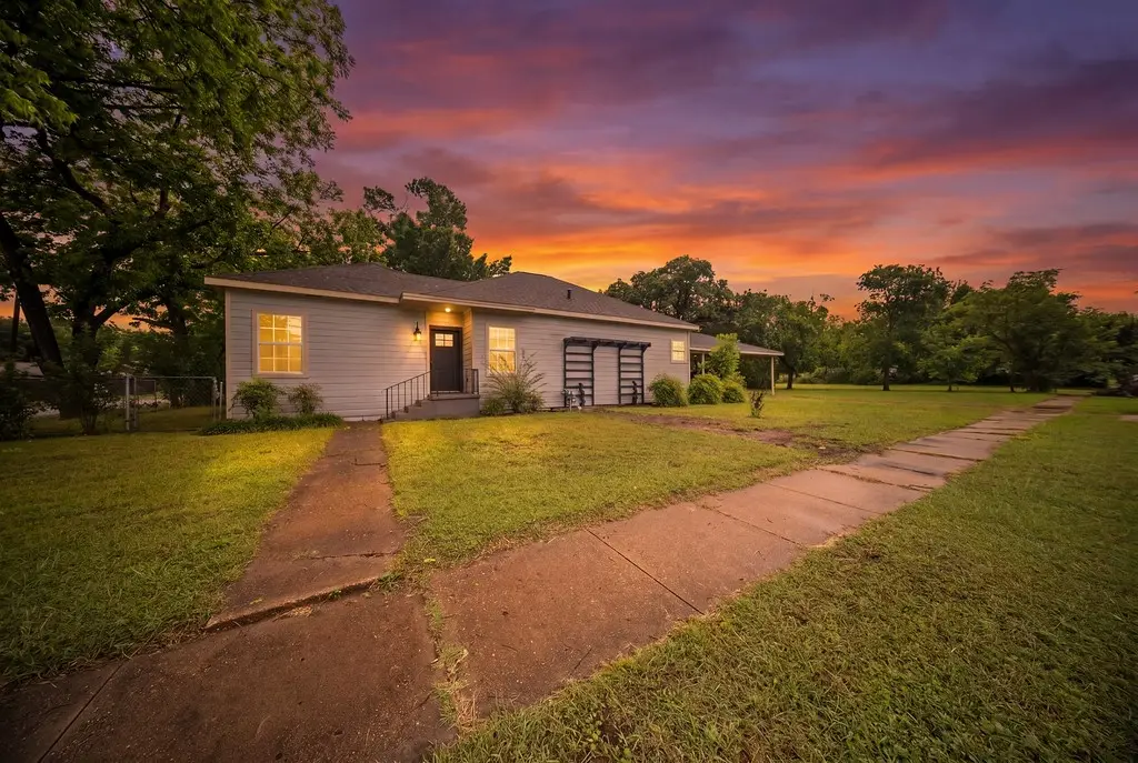 1001 W Lampasas Street, Ennis, TX 75119 - #1