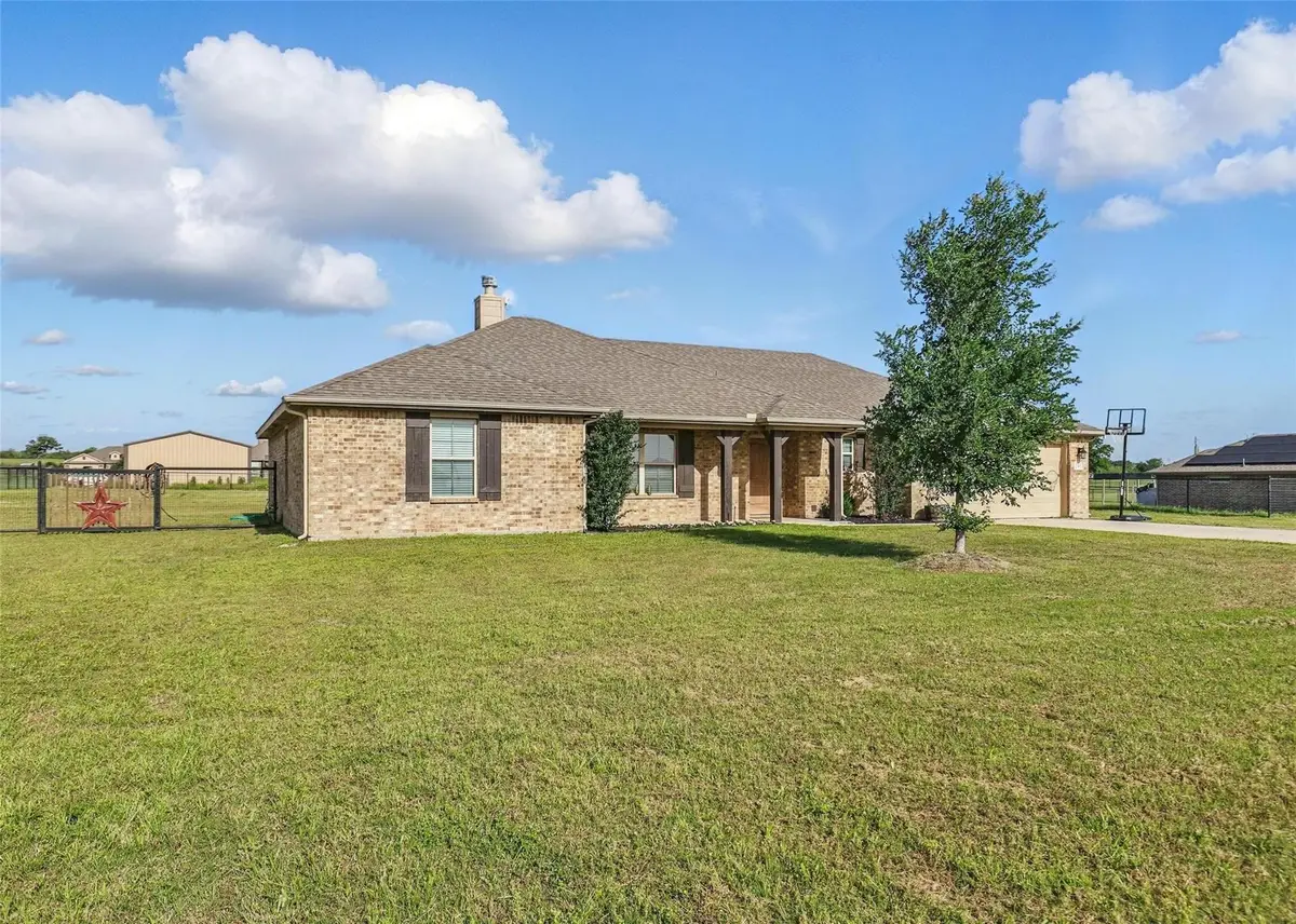 240 Springwood Ranch Loop, Springtown, TX 76082 - #1