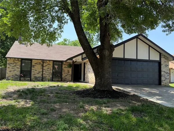 817 Camino Court, Grand Prairie, TX 75052