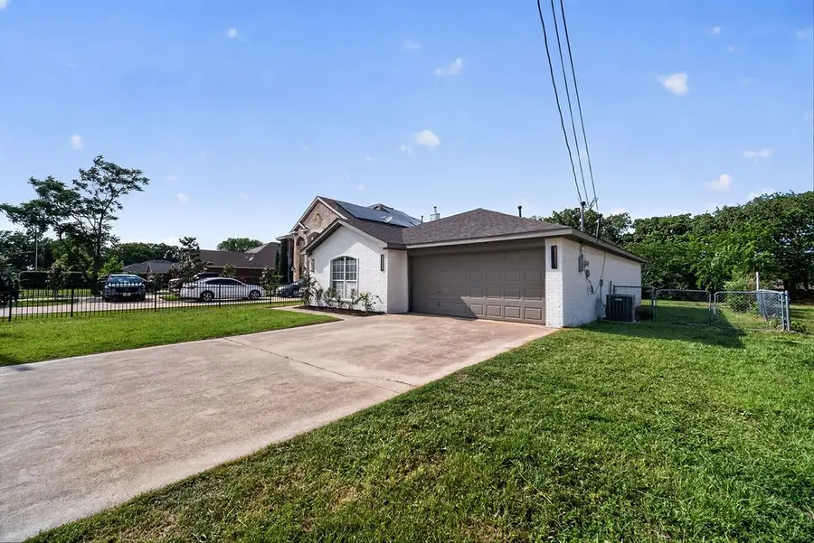 316 Wright Boulevard, Grand Prairie, TX 75050 - #2