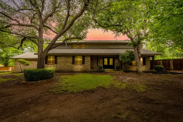 104 Wildwood Court, Azle, TX 76020