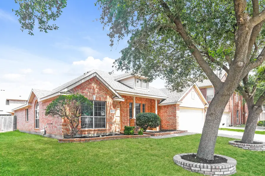 2240 Sparrow Hawk Court, Grand Prairie, TX 75052 - #2