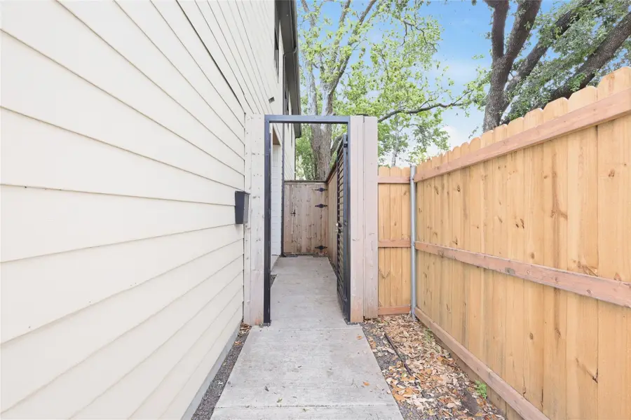 1005 Mount Auburn Avenue, Dallas, TX 75223 - #2