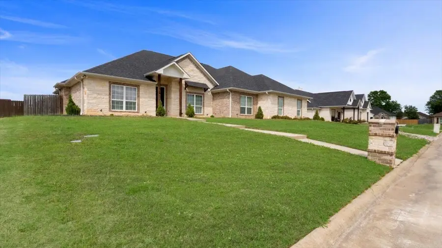 1005 Stone Bridge Street, Mount Pleasant, TX 75455 - #2