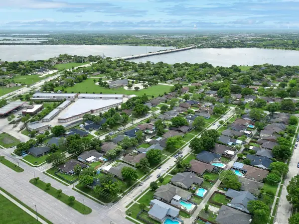 7202 Lakeshore Drive, Rowlett, TX 75089